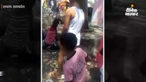 एक दूसरे को पीटते हुए चौकी के भीतर दाखिल हुए दो युवक; वीडियो वायरल होने पर पुलिस ने भेजा जेल