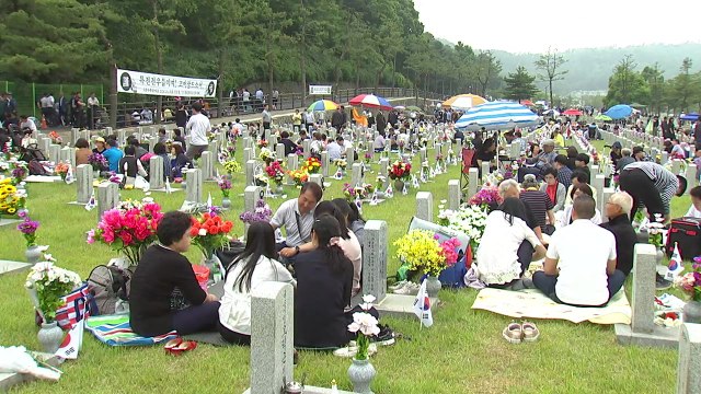 잊지 않겠습니다 ...현충일 추모 물결 / YTN