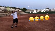 Joaquín Sánchez demuestra su talento jugando al tenis
