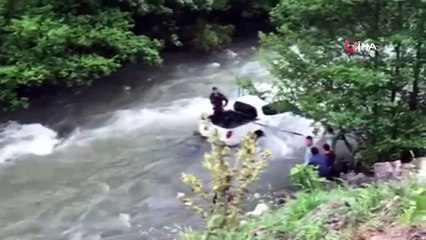 - Trabzon’da araba dereye uçtu: 1 ölü, 2 yaralı