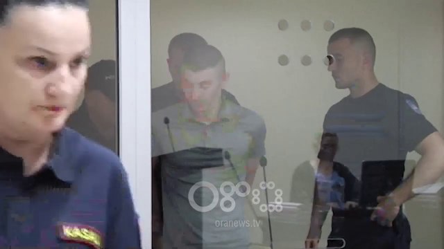 RTV Ora - Autori i masakrës së Selenicës pyet se kur do ta shohë veten në televizor