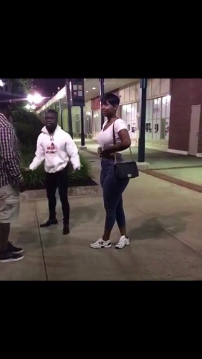 Aspiring rapper, @nfl_dume, runs down on 50 Cent to get him to check out his music, while 50 is on a date with Nikki, Phor's ex from #BlackInkCHI, and 50 almost puts the paws on dude!