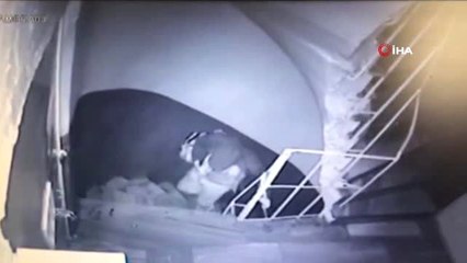 Fatih'te 22 bin dolar değerinde çok sayıda yüzük çalan şüpheli yakalandı...Hırsız kamerada