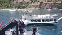 MUĞLA Marmaris'te tur teknesi su aldı, yolcular ve mürettebat kurtarıldı