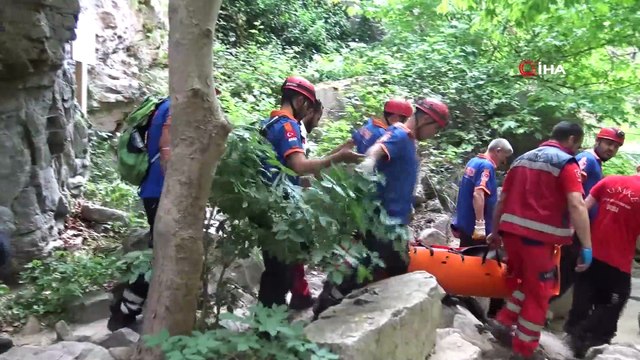 Selfie ölüm getirdi...Selfie yaparken yaklaşık 10 metre yükseklikten düşerek hayatını kaybetti