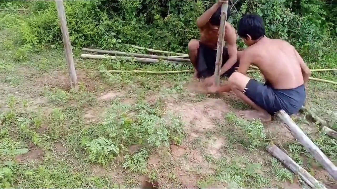 Primitive Building  - Make a house on palm leaves