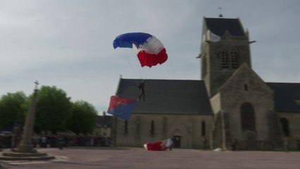 Скачать видео: 75 ans après le débarquement en Normandie, ces parachutistes se sont posés à Sainte-Mère-Eglise