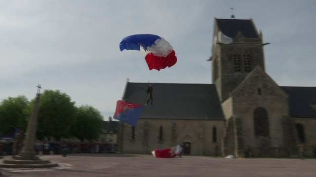 75 ans après le débarquement en Normandie, ces parachutistes se sont posés à Sainte-Mère-Eglise