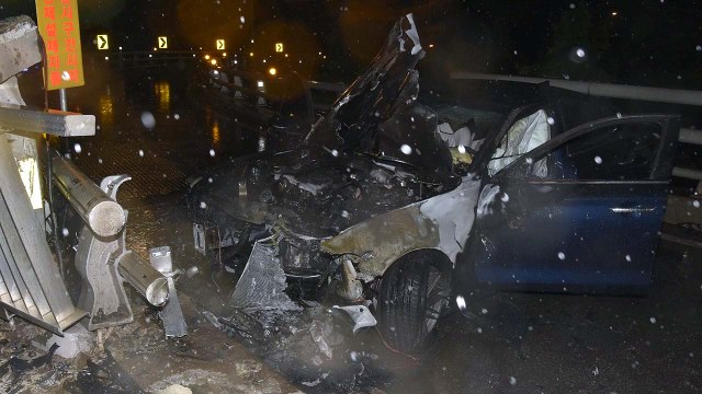 빗길 교통사고 잇따라...'낙뢰 추정' 수천 세대 정전 / YTN