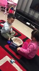 Erkek adam kadına vurmaz 