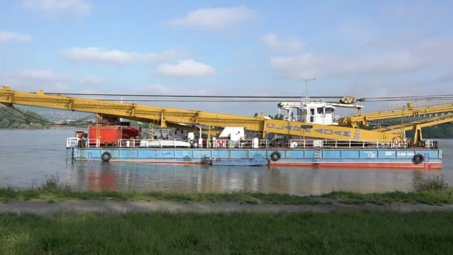 한국인 60대 男·30대 女 수습...인양 작업 차질 '플로팅 도크' 검토 / YTN