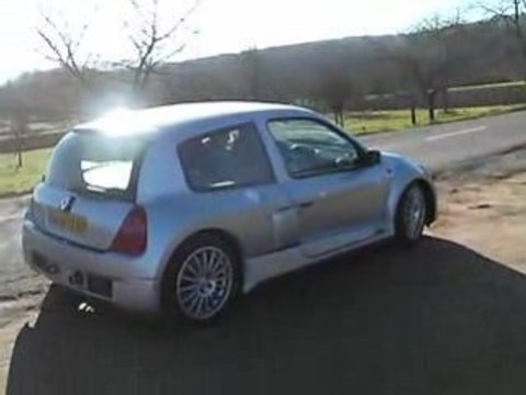 clio V6 de stouf - échappement vidé