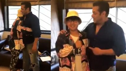 Salman Khan gives warm hug to his fan from China; Watch Video | FilmiBeat