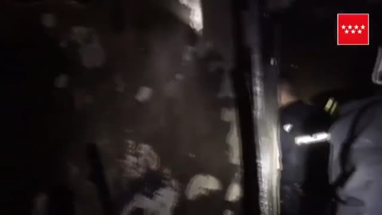 Los bomberos sofocan un aparatoso incendio en Parla