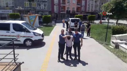 Edremit’te bar sahibi polislere pitbul köpeği ile engel olmak istedi