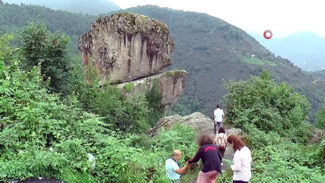Efsaneyi duyan geliyor...Dik yamaçta duruşuyla hayret uyandıran kayalar havadan görüntülendi