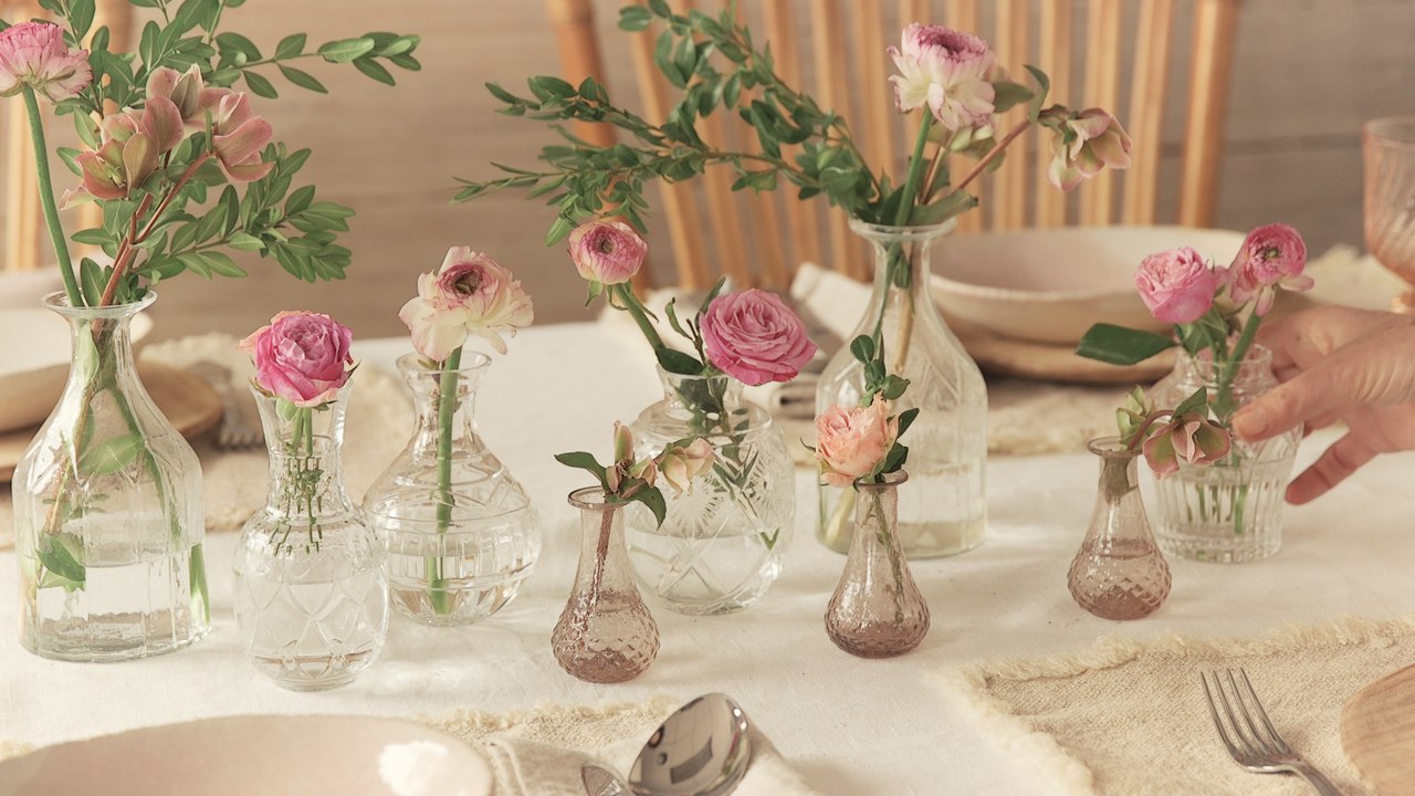 Decorar la mesa con flores
