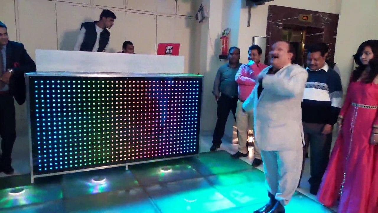 Raj Kapoor Style Dance
