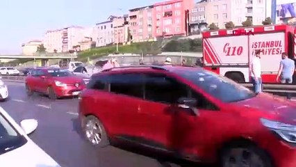 D-100 Karayolu’nda otomobildeki yangın trafiği aksattı