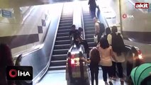 Taksim'de tehlikeli eğlence! Merdivenleri kaydırak gibi kullandılar