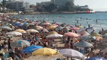 Plajlarda insan seli...Kuşadası Plajları 9 günlük bayram tatilinde yüzde 100 doluluk oranını...
