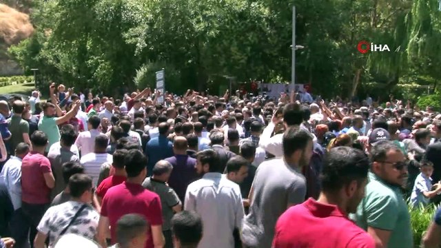 Binali Yıldırım Cuma namazını Balıklıgöl’de kıldı