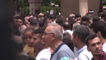 Binali Yıldırım Cuma namazını Balıklıgöl'de kıldı