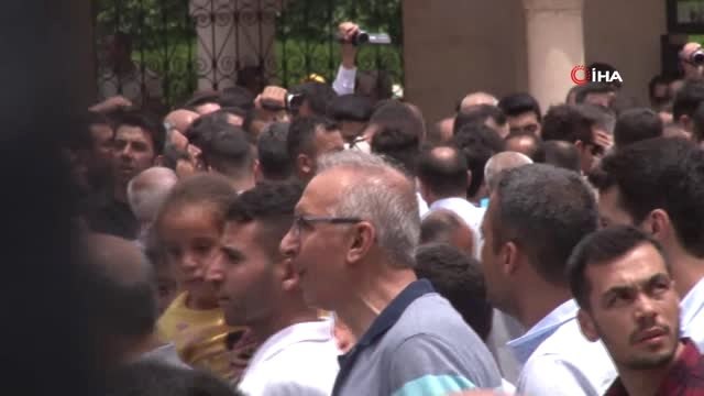 Binali Yıldırım Cuma namazını Balıklıgöl'de kıldı