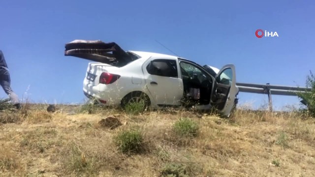 Bariyer otomobile ok gibi saplandı: 2 yaralı