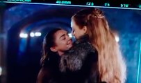 Sophie Turner and Maisie Williams Kissing - Game Of Thrones Behind The Scenes