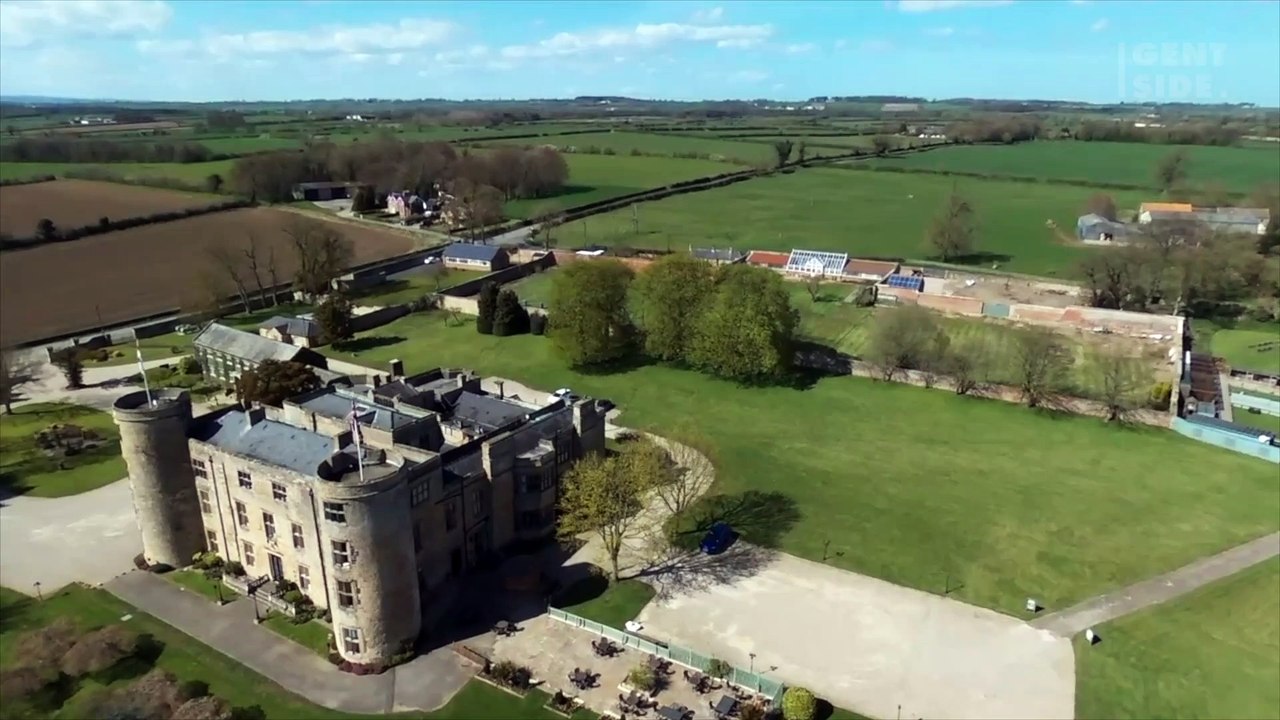 Una cliente si accorge che il manager dell’albergo la spia dalla finestra del bagno