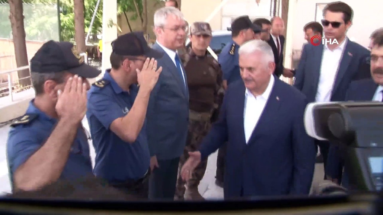 Binali Yıldırım’dan emniyete taziye ziyareti