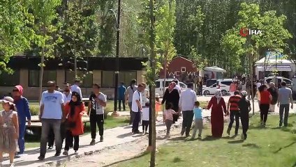 Muradiye Şelalesi’nde bayram yoğunluğu