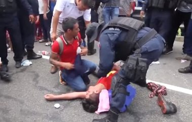 Meksika'da, Orta Amerikalı göçmenlere polis şiddeti kameralara yansıdı