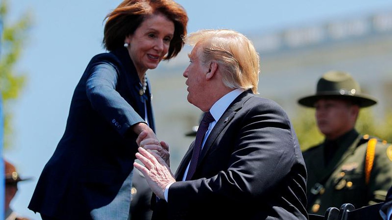 'Sie ist eine Schande' -Trump zieht gegen Nancy Pelosi vom Leder