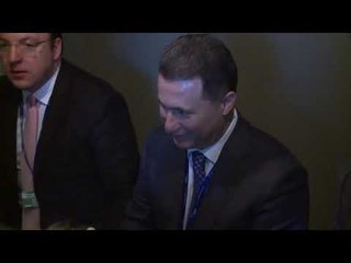 Gruevski në gjuhën hungareze deponon në Kuvend dorëheqjen e tij