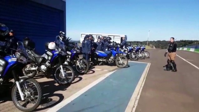 Alunos da GM passam por instrução de direção no Autódromo de Cascavel