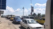 Yoğunluk nedeniyle trafik ekipleri yolları kapadı