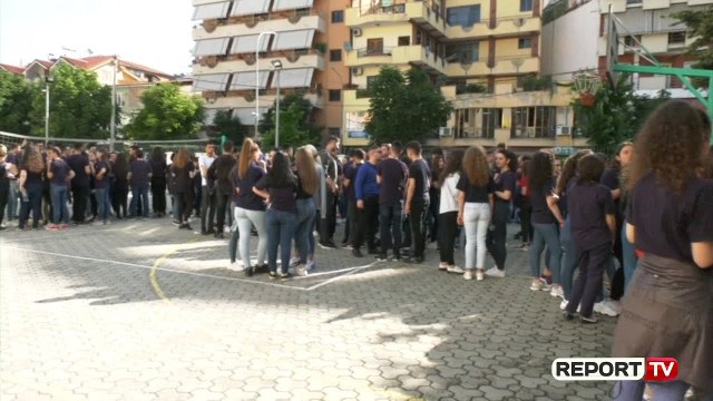 Report TV -Maturantët dhanë provimin e gjuhës së huaj!