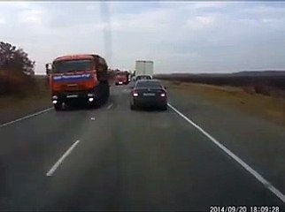 Il aurait du réfléchir à 2 fois avant de doubler... Chaud
