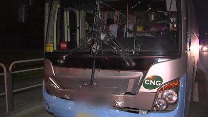 버스전용차로에서 버스 4대 추돌...30여 명 부상 / YTN