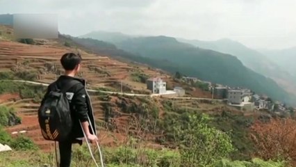 목발 짚고 천 미터 완주...中 사춘기 학생의 꿈은? / YTN