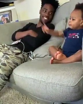 La discussion rigolo entre père et fils
