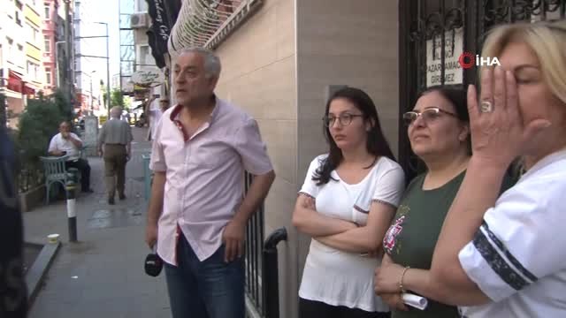 Polis ve itfaiye ekipleri araç motoruna sıkışan kediyi kurtarmak için seferber oldu