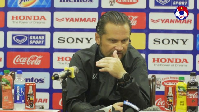 HLV 2 đội gửi lời cảm ơn sâu sắc tới người hâm mộ Phú Thọ vì đã đội mưa cổ vũ | VFF Channel