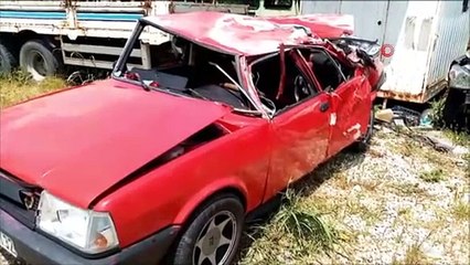 Hurdaya dönen araçtan sağ çıktılar