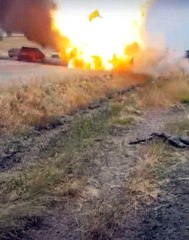 Diyarbakır'da alev alan otomobil bomba gibi patladı! O anlar kameraya yansıdı