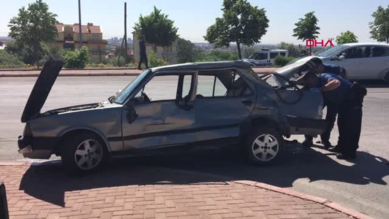 KONYA BELEDİYE OTOBÜSÜ İLE OTOMOBİL ÇARPIŞTI 4 AĞIR YARALI