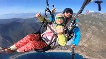 75 yaşındaki Çinli kadın yamaç paraşütü yaptı