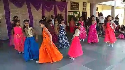 girls group stage dance performance 2019